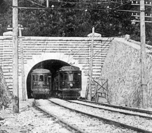 開業直後の生駒トンネル